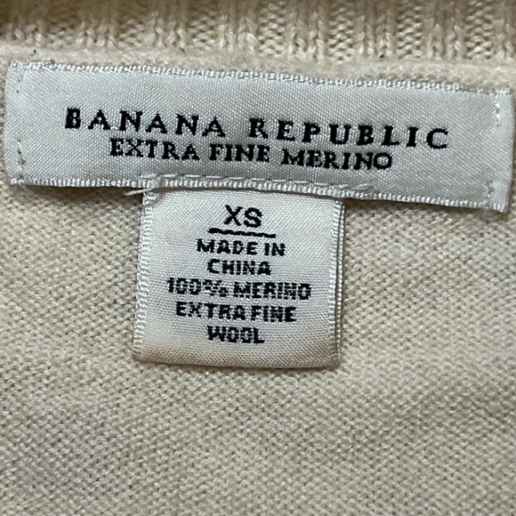 Banana Republic V-Neck Argyle Sweater - Yellow and Cream XS - Picture 2 of 6